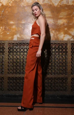 Gal Pant, Cinnamon><noscript><img width=